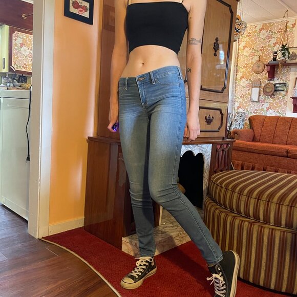 Y2K low rise Hollister light wash skinny jeans! - Picture 1 of 16